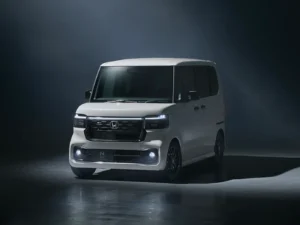 「N-BOX CUSTOM」に特別仕様車「BLACK STYLE」を設定し発売